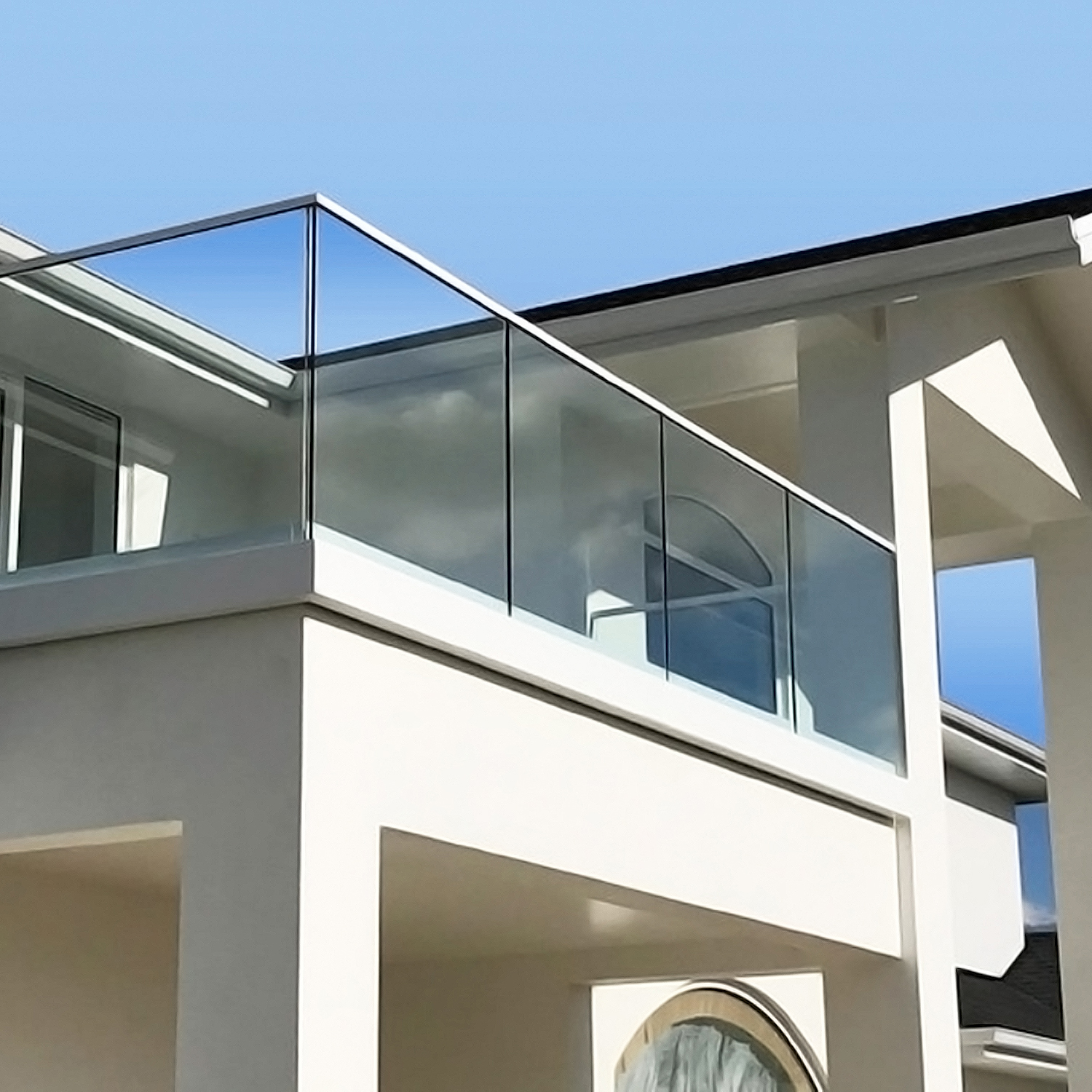 Glass rooftop with slim slot tube