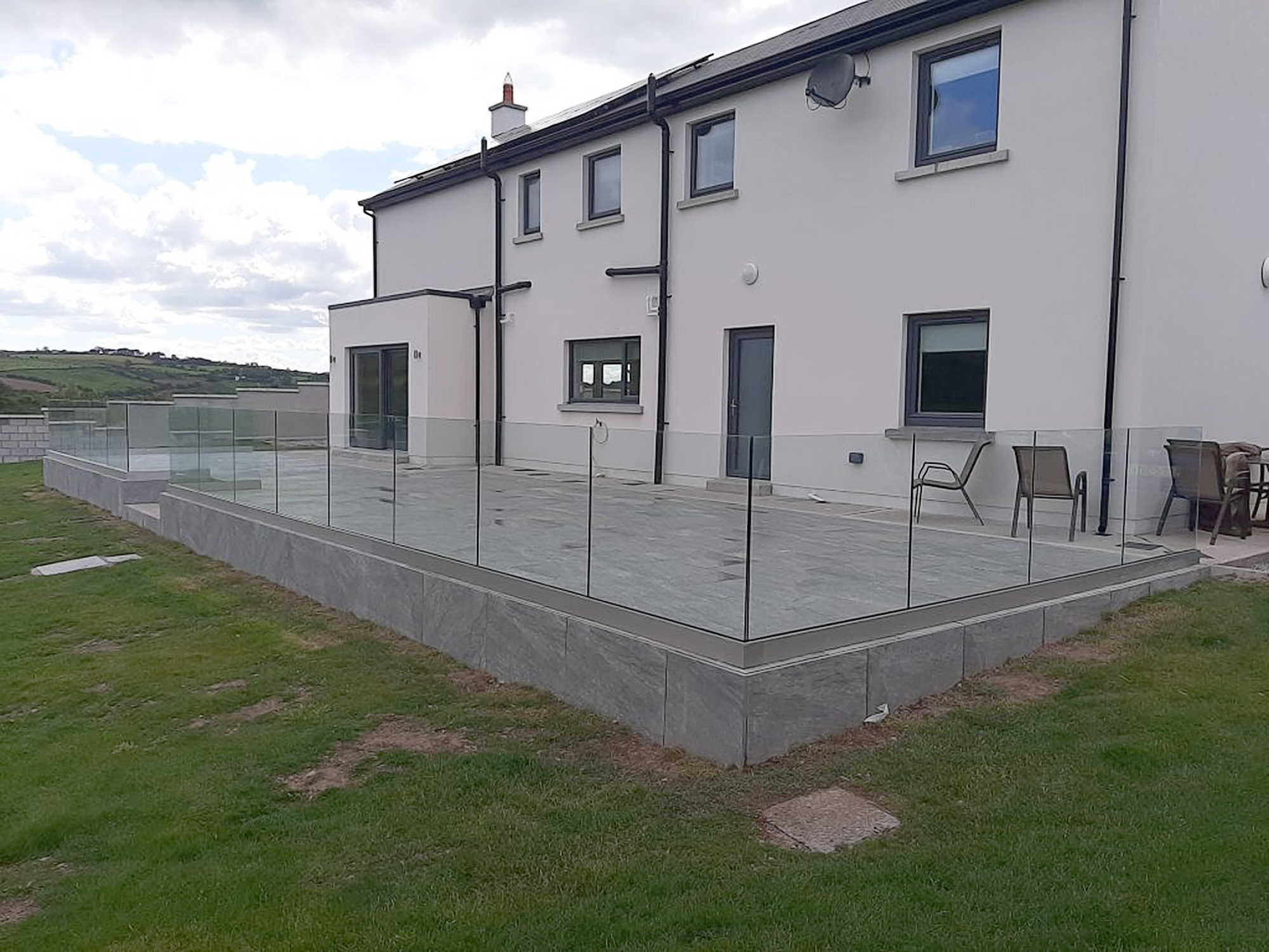 Yard fence with In-floor All Glass Railing System