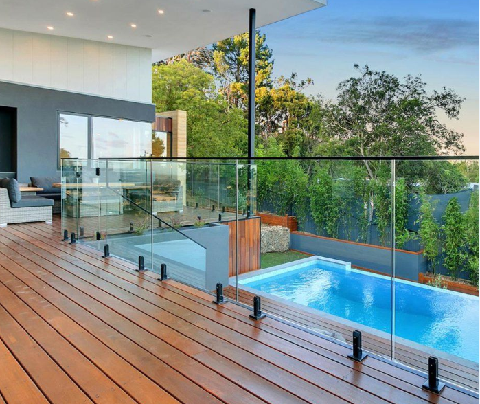 News - Stylish Glass Railings and Balustrades for Modern Fences and ...
