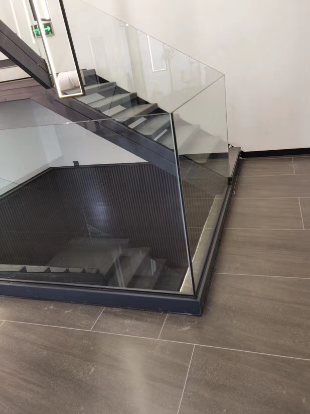 Stair platform with In-floor All Glass Railing System
