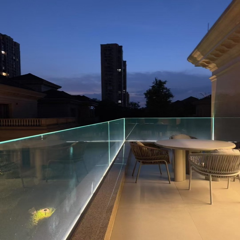 A90Embedded glass railinng