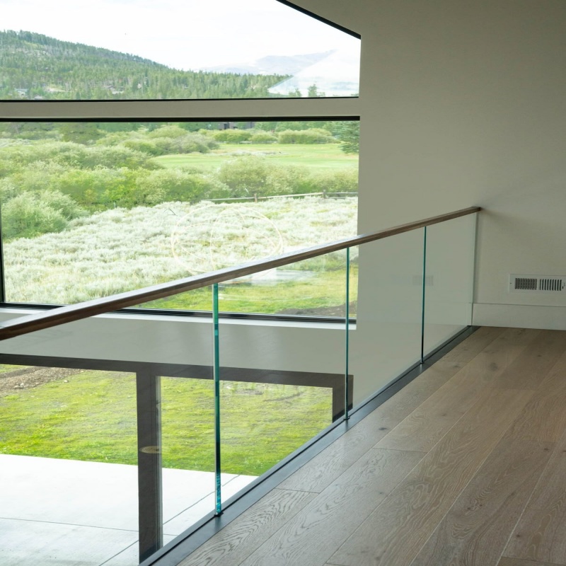 External glass railing